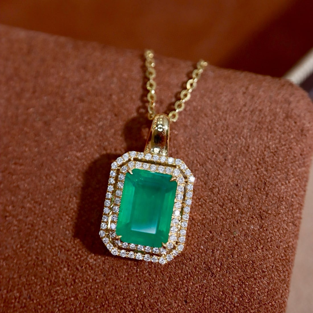14k Gold 2.33 Ctw Natural Emerald & Diamond Pendant( Without Chain ): Ref:231107152 // gold content:14k gold // main gemstone:emerald // shape:octagonal // carat weight:2. 15ct // color:green // treatment:natural // // adjacent gemstone 2 : diamond // shape:round // car