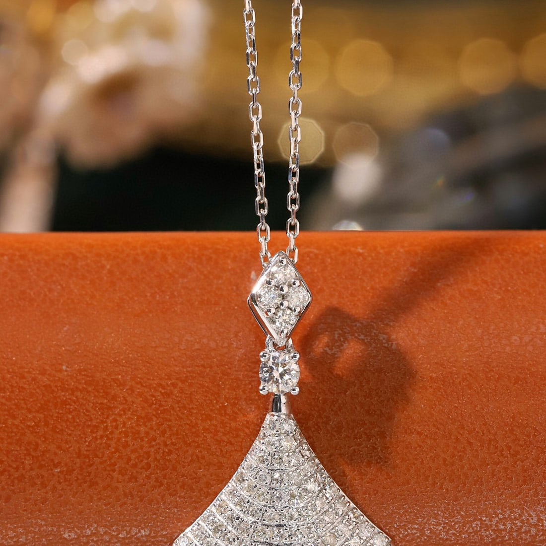 14k Gold 0.65 Ctw Natural H Diamond Necklace: Ref:231107156 // gold content:14k gold // main gemstone:diamond // shape:round // carat weight:0. 1ct // clarity grade:vs-si // color:h // treatment:natural // cut grade:g // // adjacent gemstone 2