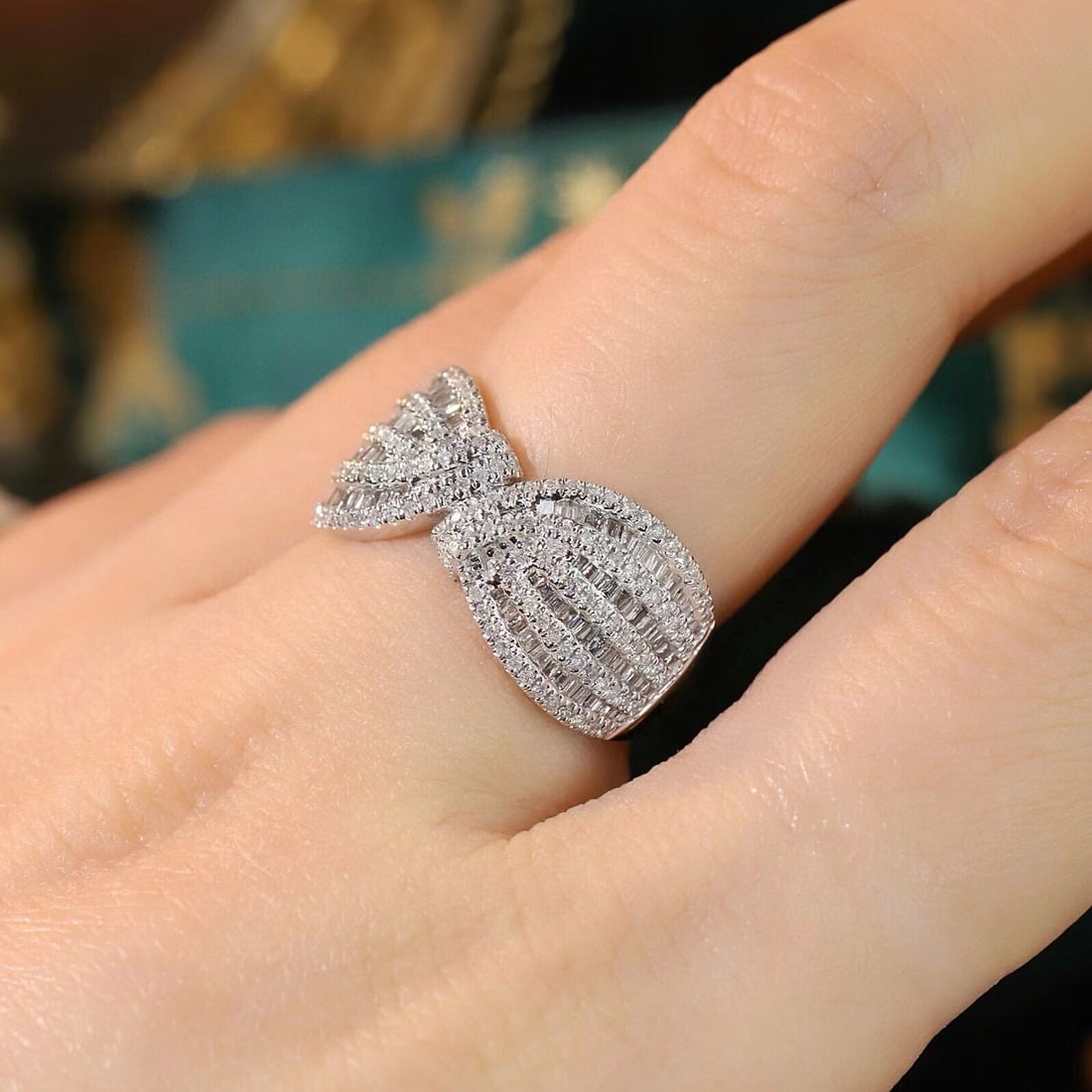 14k Gold 0.76 Ct Natural H Diamond Ring - 8