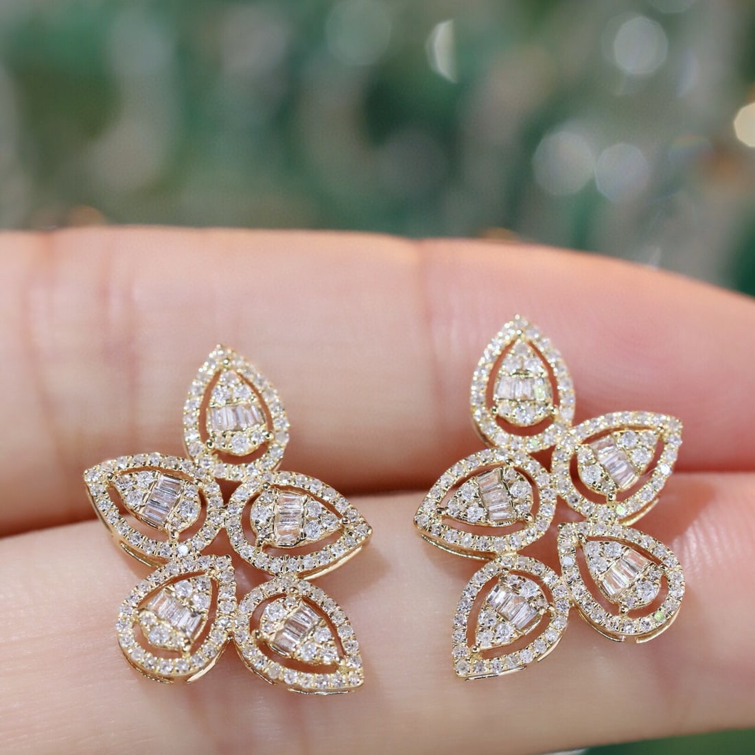 14k Gold 0.90 Ct Natural H Diamond Earrings - 5