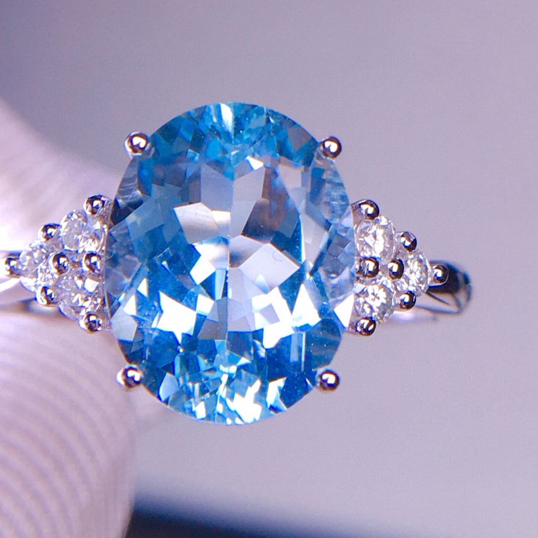 14k Gold 3.25 Ct Natural Aquamarine & Diamond Ring: Ref:231107173 // gold content:14k gold // ring size:7. 25us // // main gemstone:aquamarine // shape:oval // carat weight:3. 25ct // color:santa maria color // treatment:natural // // adjacent