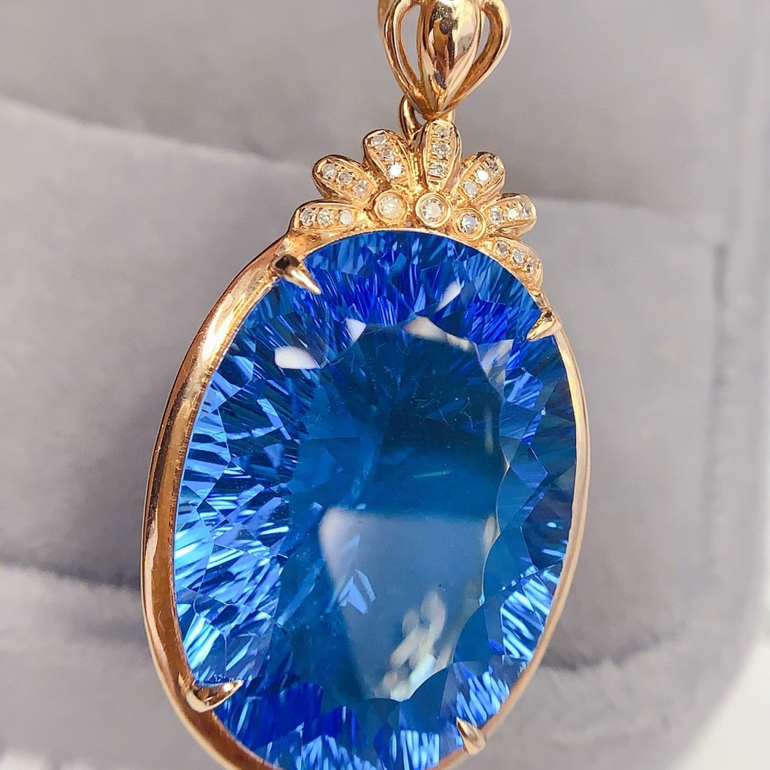 14k Gold 27 Ct Natural Topaz & Diamond Pendant( Without Chain ) - 2