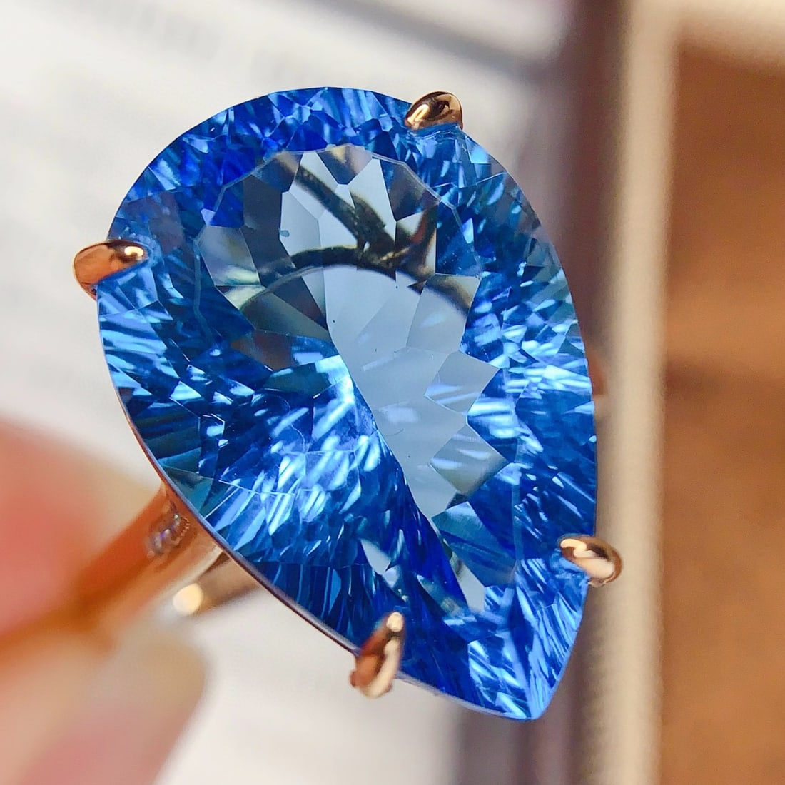 14k Gold 15.65 Ct Natural Topaz & Diamond Ring: Ref:231107212 // gold content:14k gold // ring size:7. 25us // // main gemstone:topaz // shape:pear // carat weight:15. 65ct // color:blue // treatment:natural // // adjacent gemstone 2 : diamond // n