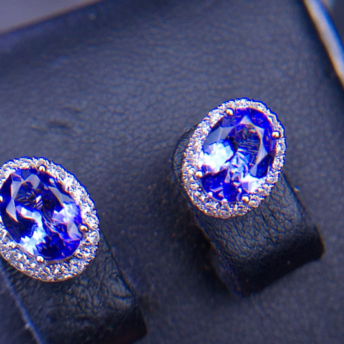 14k Gold 2.3 Ct Natural Tanzanite & Diamond Earrings - 5