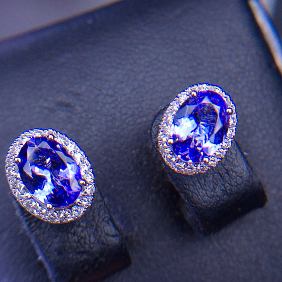 14k Gold 2.3 Ct Natural Tanzanite & Diamond Earrings - 6