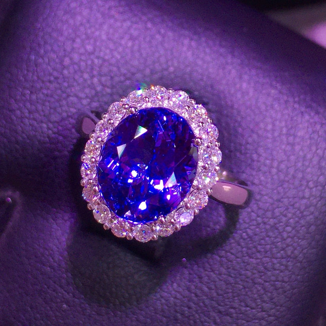 14k Gold 3.6 Ct Natural Tanzanite & Diamond Ring - 6