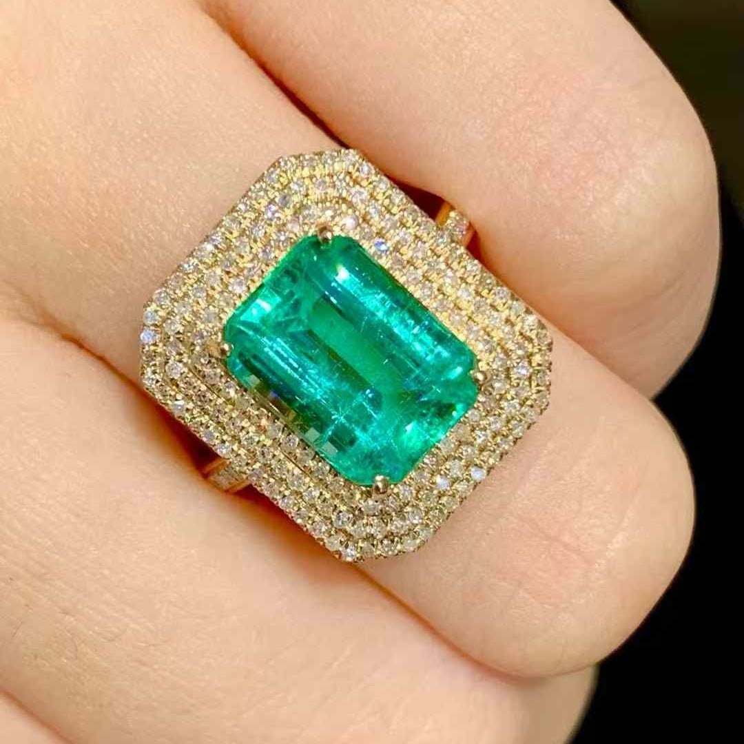 14k Gold 3.2 Ct Natural Emerald & Diamond Ring - 2