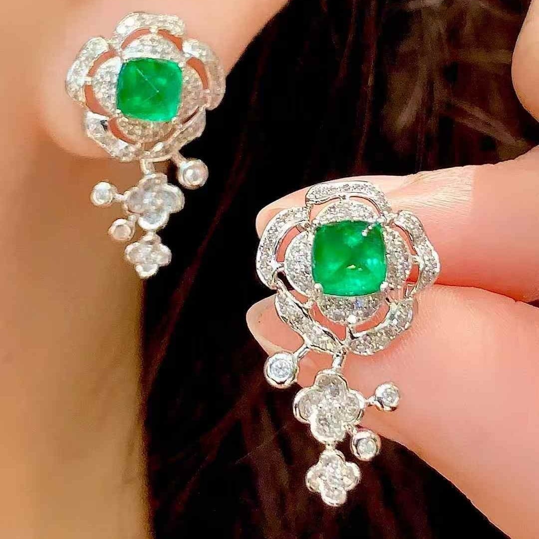 14k Gold 1.6 Ct Natural Emerald & Diamond Earrings - 3