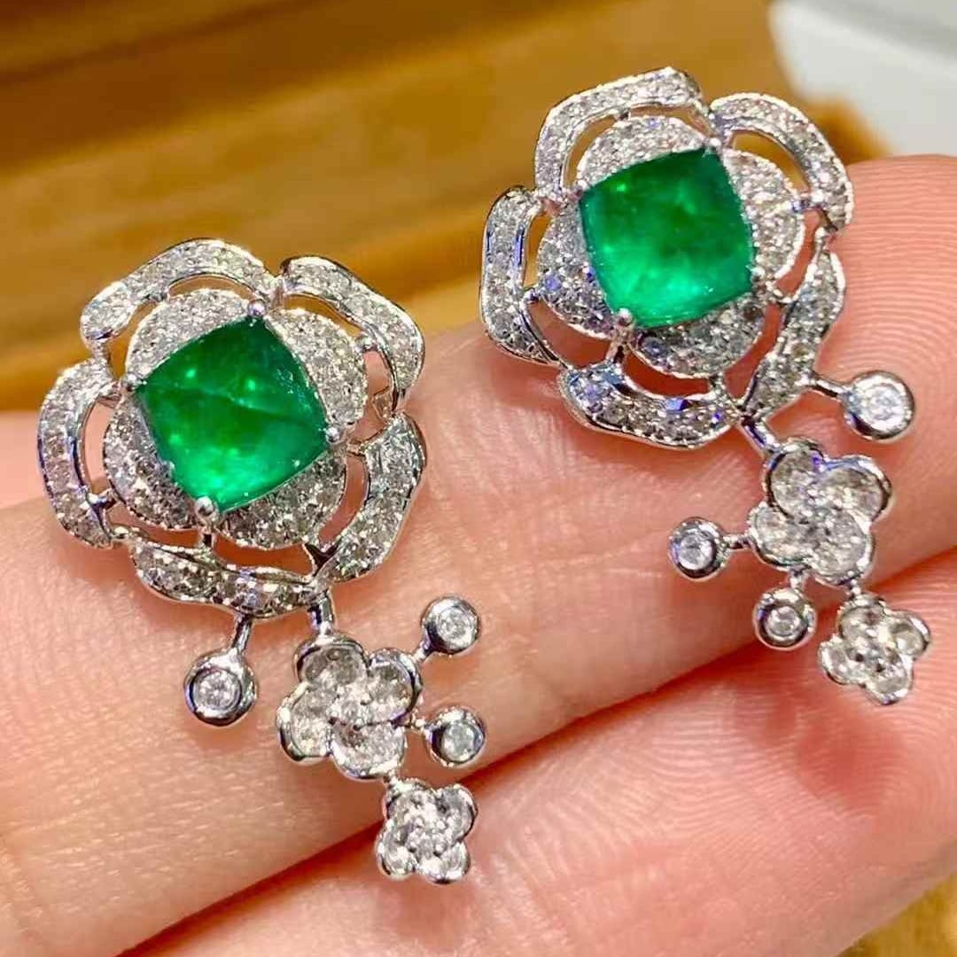 14k Gold 1.6 Ct Natural Emerald & Diamond Earrings - 4