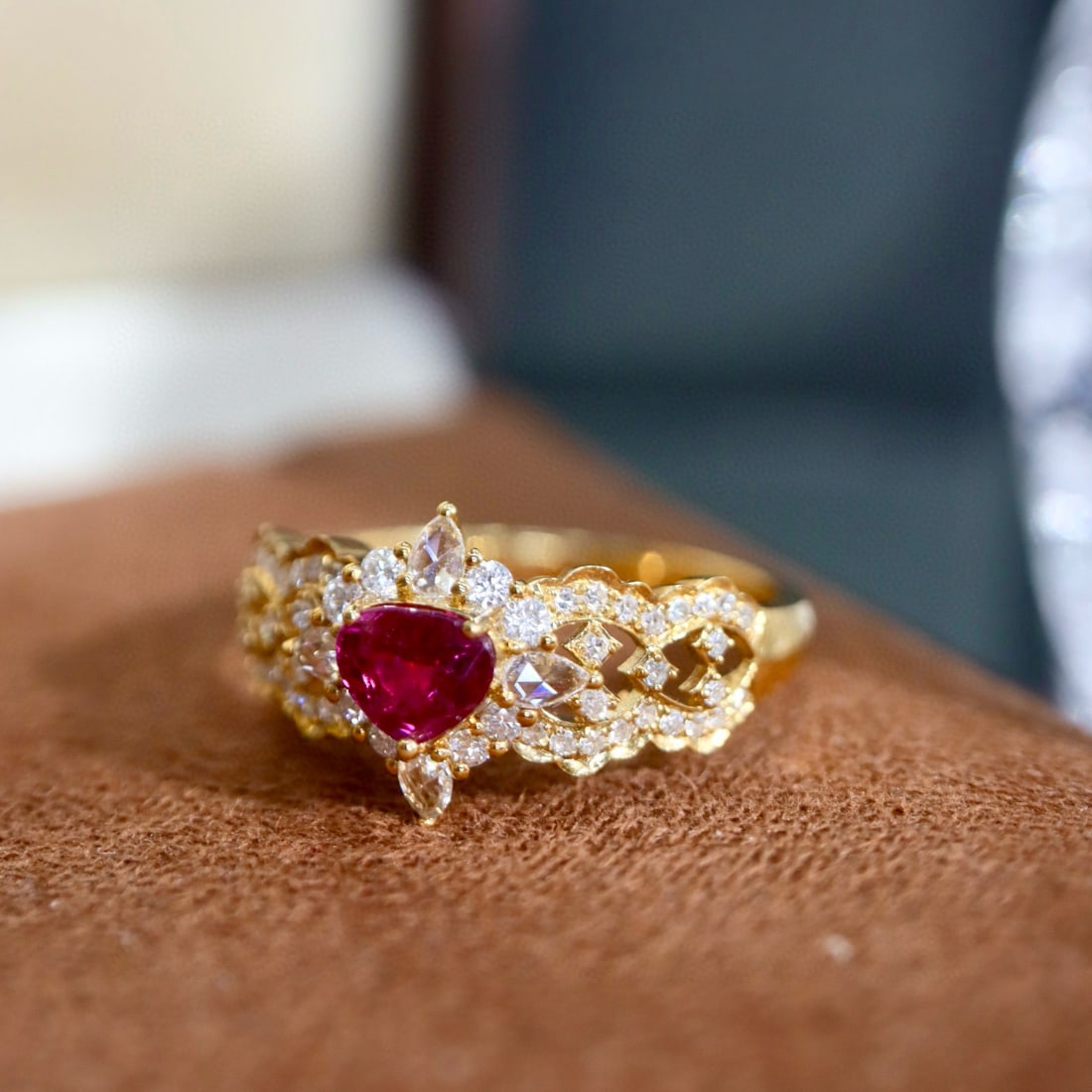 14k Gold 0.87 Ctw Natural Ruby & Diamond Ring - 4