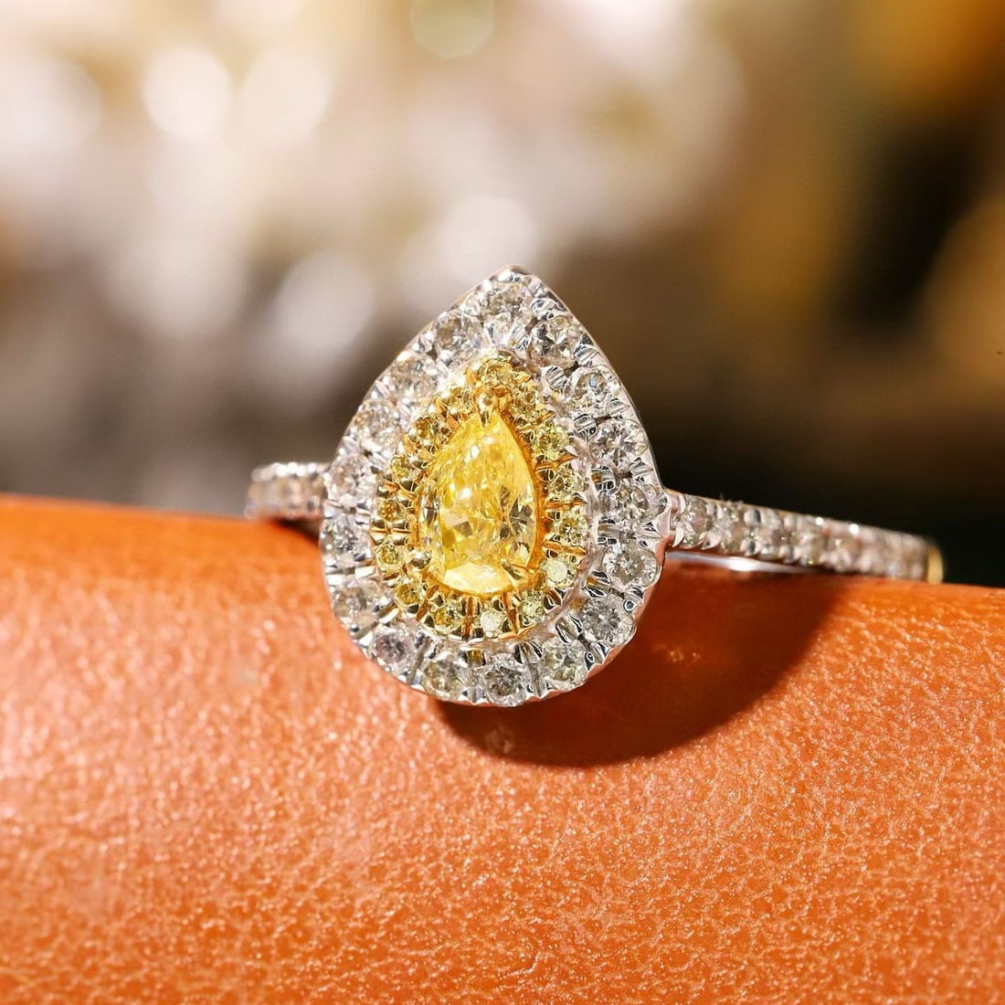 14k Gold 0.82 Ctw Natural Yellow Diamond & Diamond Ring - 4