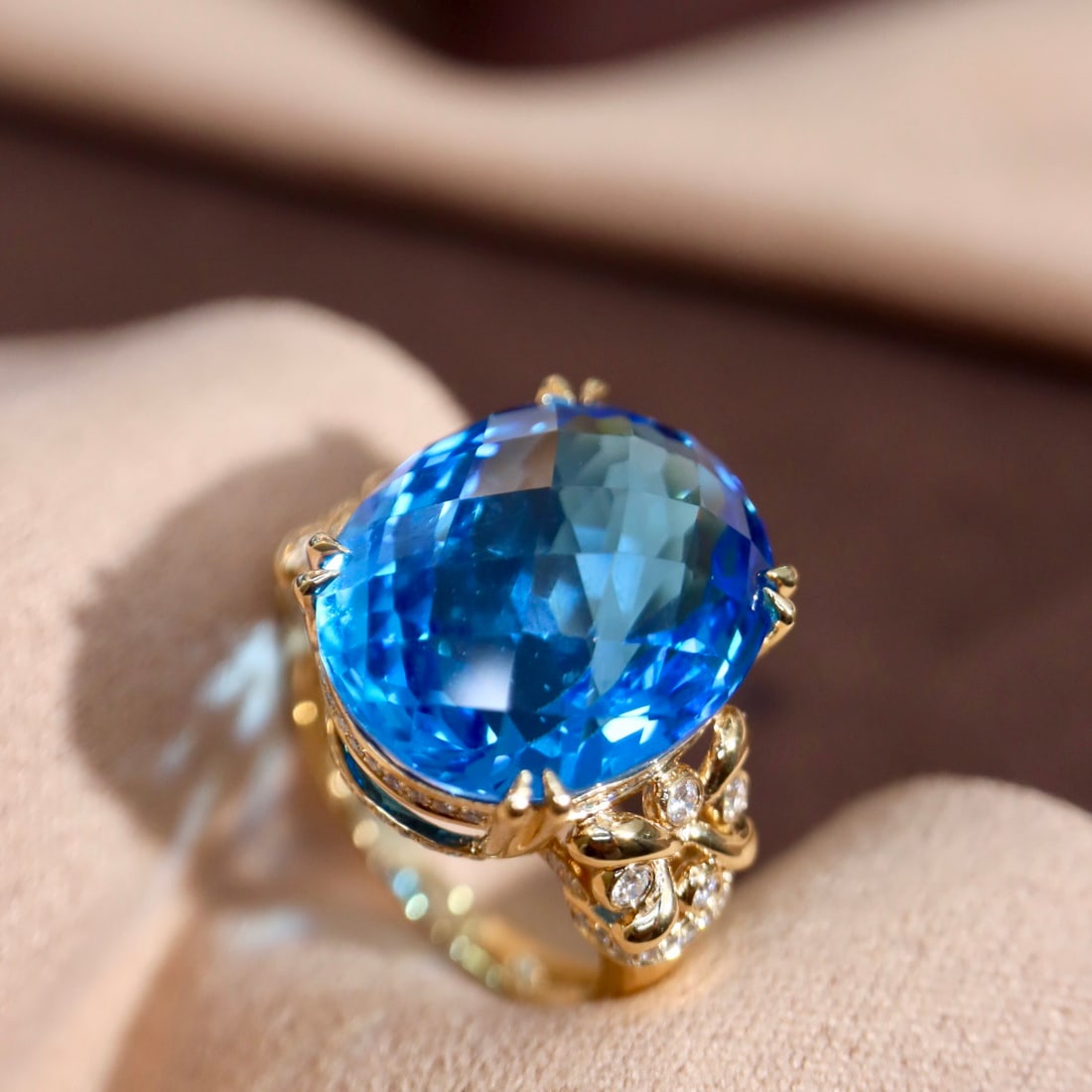 14k Gold 20.38 Ctw Natural Topaz & Diamond Ring - 2