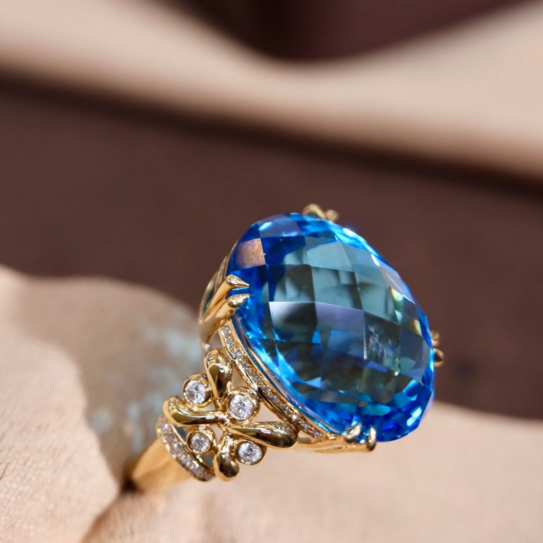 14k Gold 20.38 Ctw Natural Topaz & Diamond Ring - 3