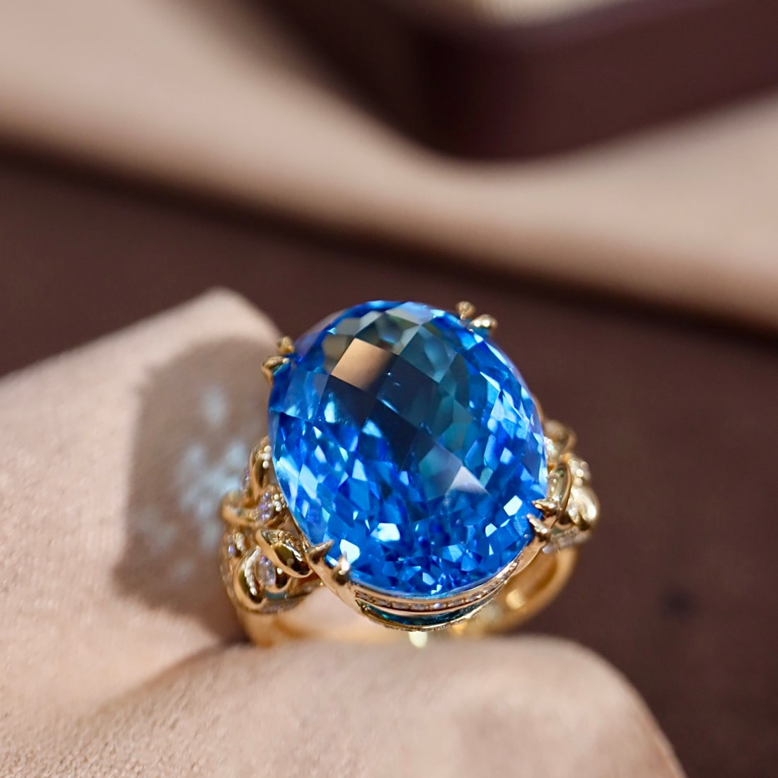 14k Gold 20.38 Ctw Natural Topaz & Diamond Ring - 4