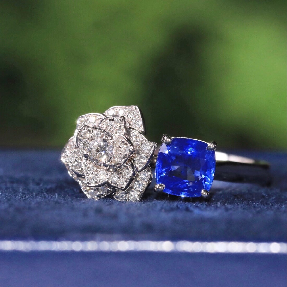 14k Gold 1.03 Ct Natural Sapphire & Diamond & Flowers Ring: Ref:231108030 // gold content:14k gold // ring size:7. 25us // // main gemstone:sapphire // shape:cushion // carat weight:1. 03ct // color:royal blue // treatment:natural // // adjacent gemstone 2