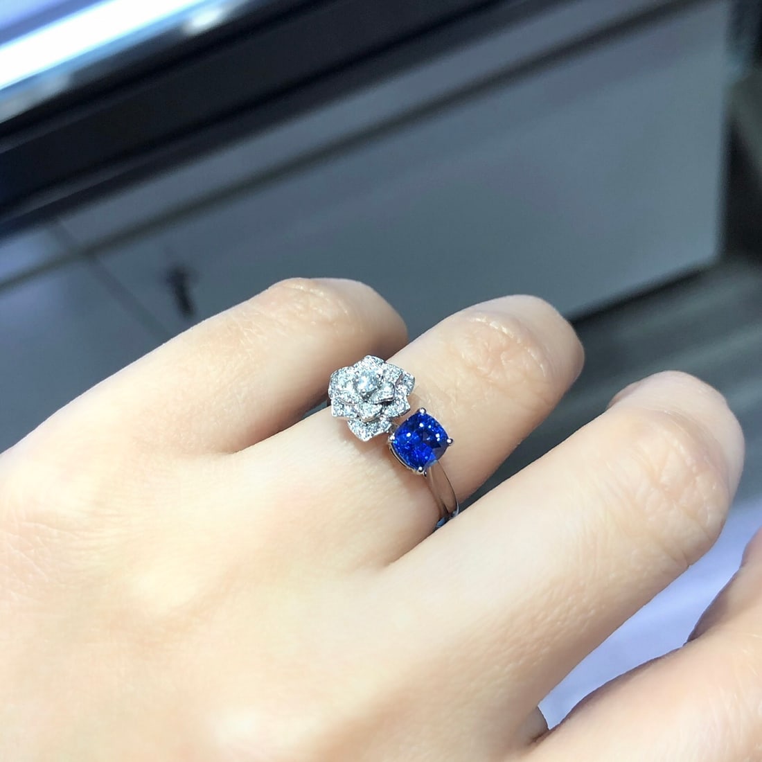 14k Gold 1.03 Ct Natural Sapphire & Diamond & Flowers Ring - 3