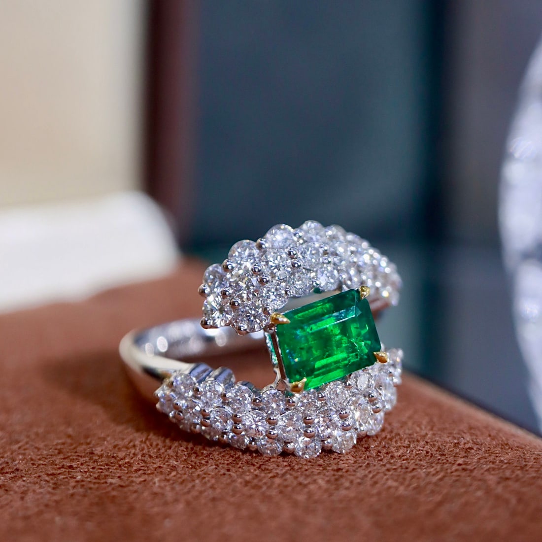 14k Gold 2.38 Ctw Vivid Green Natural Emerald & Diamond Ring - 2