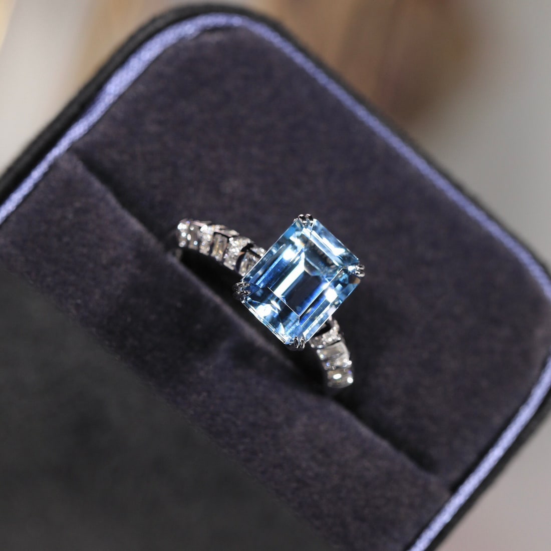 14k Gold 2.5 Ct Natural Aquamarine & Diamond Ring - 7