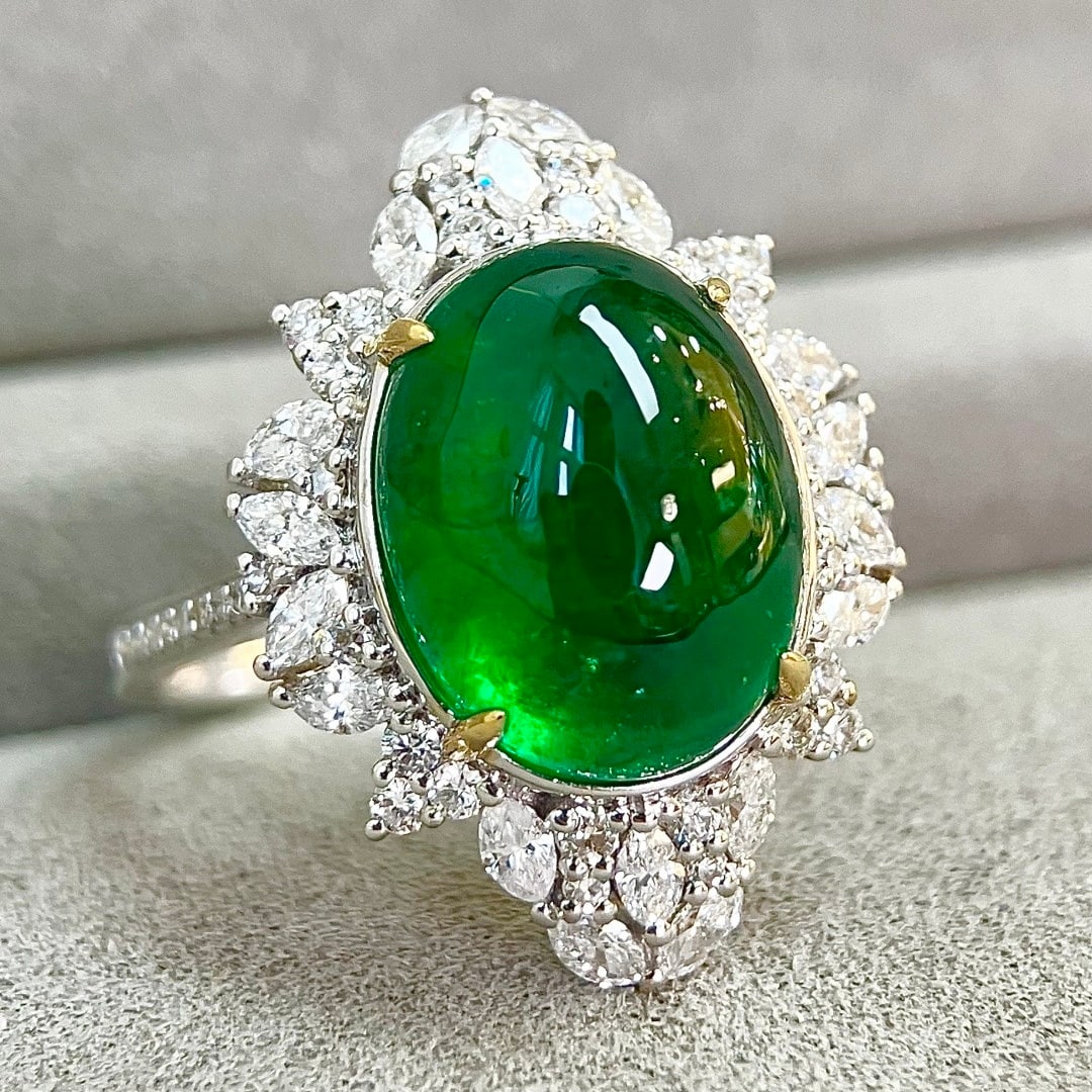 14k Gold 7.60 Ctw Vivid Green Natural Emerald & Diamond Ring - 2