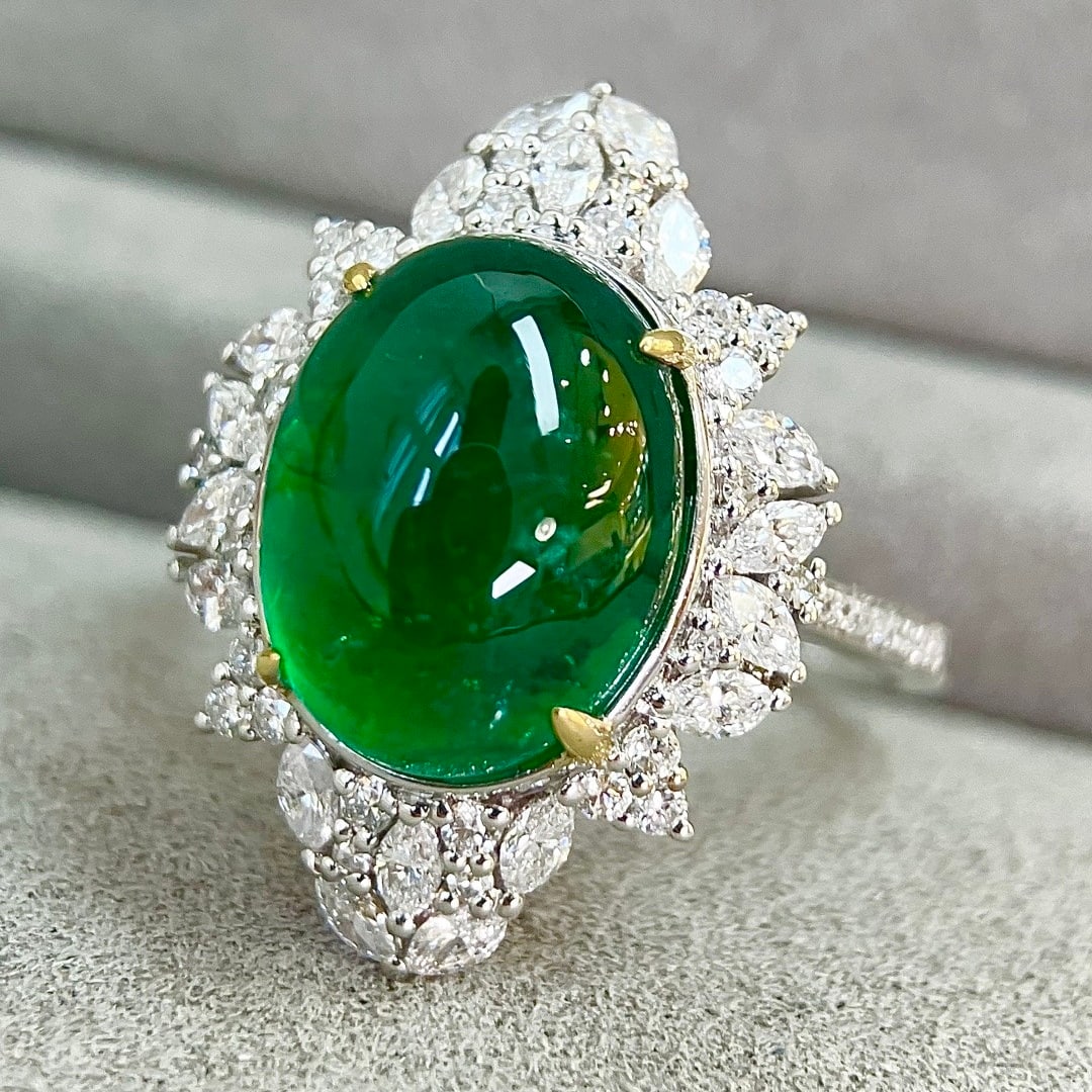 14k Gold 7.60 Ctw Vivid Green Natural Emerald & Diamond Ring - 4