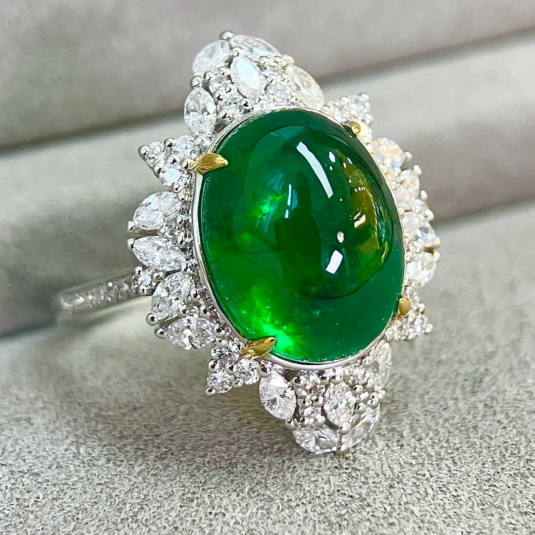 14k Gold 7.60 Ctw Vivid Green Natural Emerald & Diamond Ring - 5