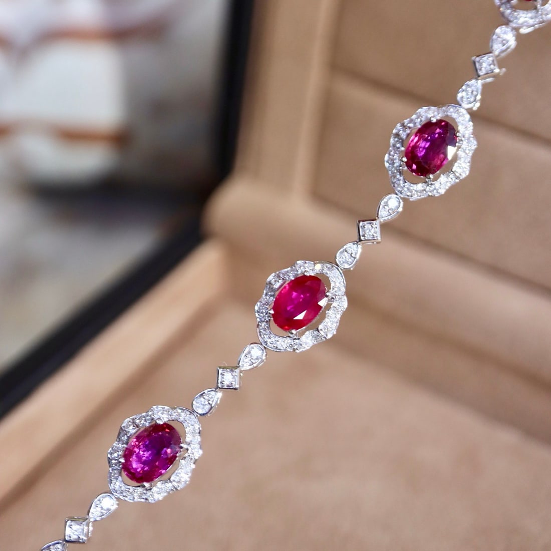 14k Gold 5.64 Ctw Natural Ruby & Diamond Bracelet: Ref:231108070 // gold content:14k gold // main gemstone:ruby // shape:oval // carat weight:4. 88ct // color:red // treatment:natural // // adjacent gemstone 2 : diamond // shape:round // carat