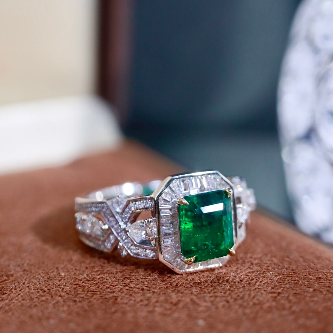 14k Gold 2.17 Ctw Vivid Green Natural Emerald & Diamond Ring - 2