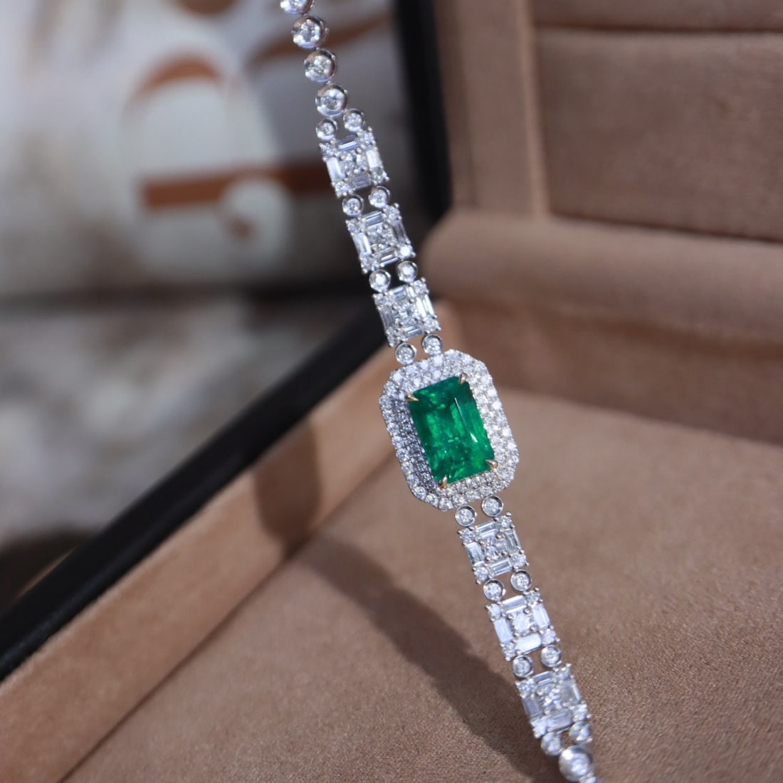 14k Gold 3.06 Ctw Vivid Green Natural Emerald & Diamond Bracelet - 8