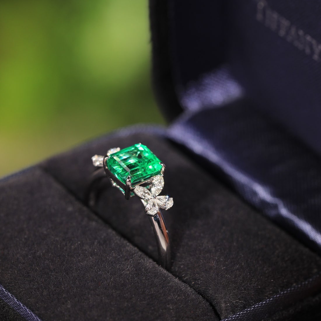 14k Gold 1.36 Ct Vivid Green Natural Emerald & Diamond Ring - 7