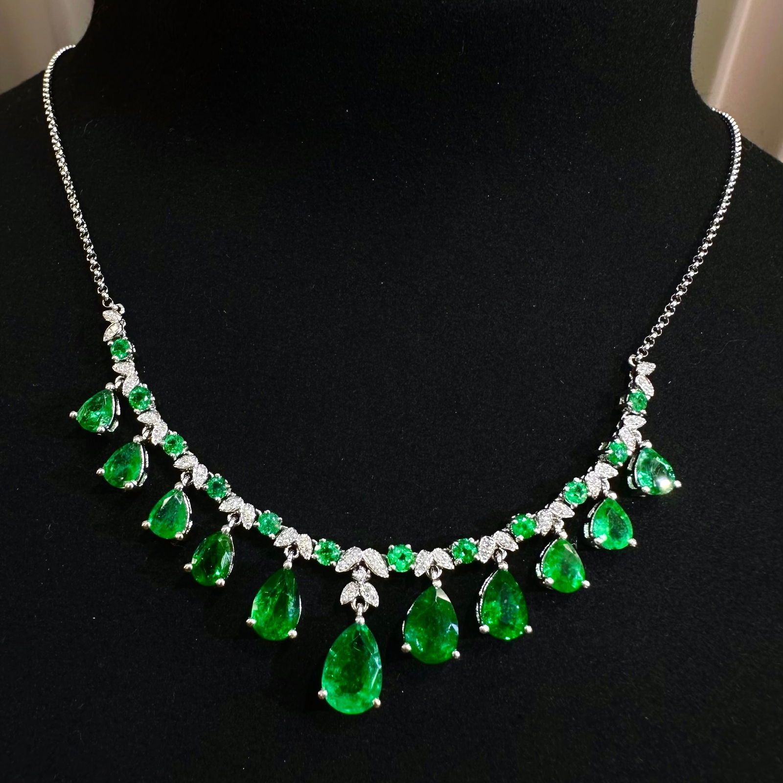 14k Gold 5.15 Ctw Vivid Green Natural Emerald & Diamond Necklace - 2