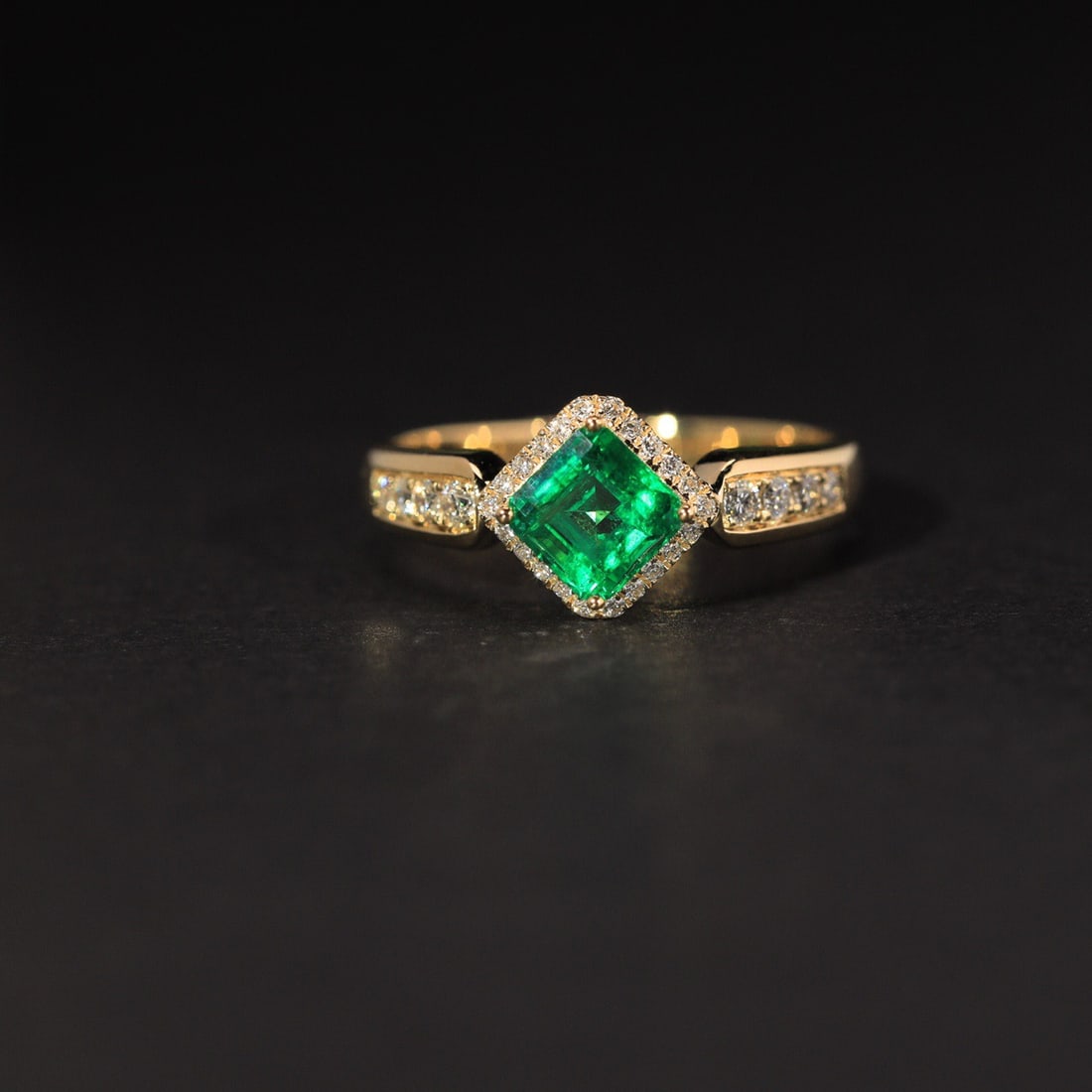 14k Gold 0.61 Ct Vivid Green Natural Emerald & Diamond Ring - 3