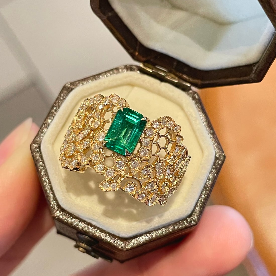14k Gold 1 Ct Vivid Green Natural Emerald & Diamond Ring: Ref:231108098 // gold content:14k gold // ring size:7. 25us // // main gemstone:emerald // shape:octagonal // carat weight:1ct // color:vivid green // treatment:natural // // adjacent gemstone 2 :