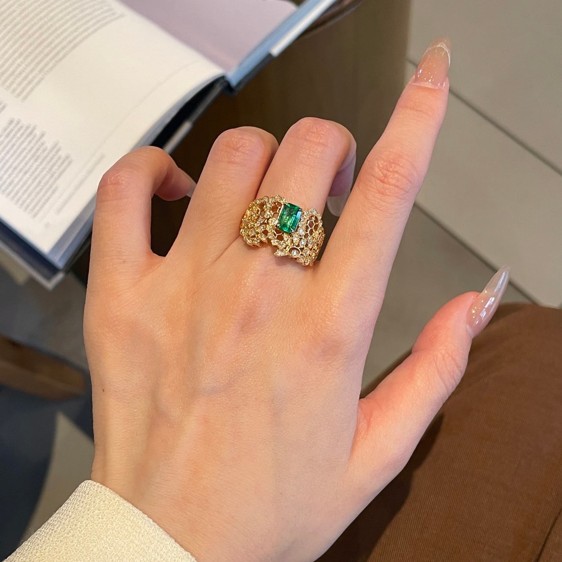 14k Gold 1 Ct Vivid Green Natural Emerald & Diamond Ring - 4