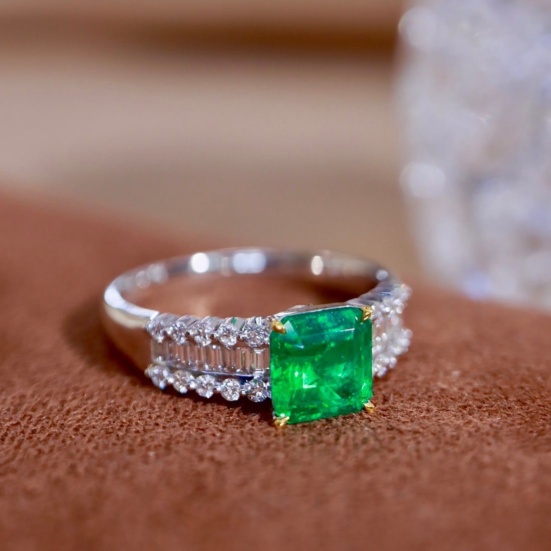 14k Gold 1.31 Ctw Vivid Green Natural Emerald & Diamond Ring - 2