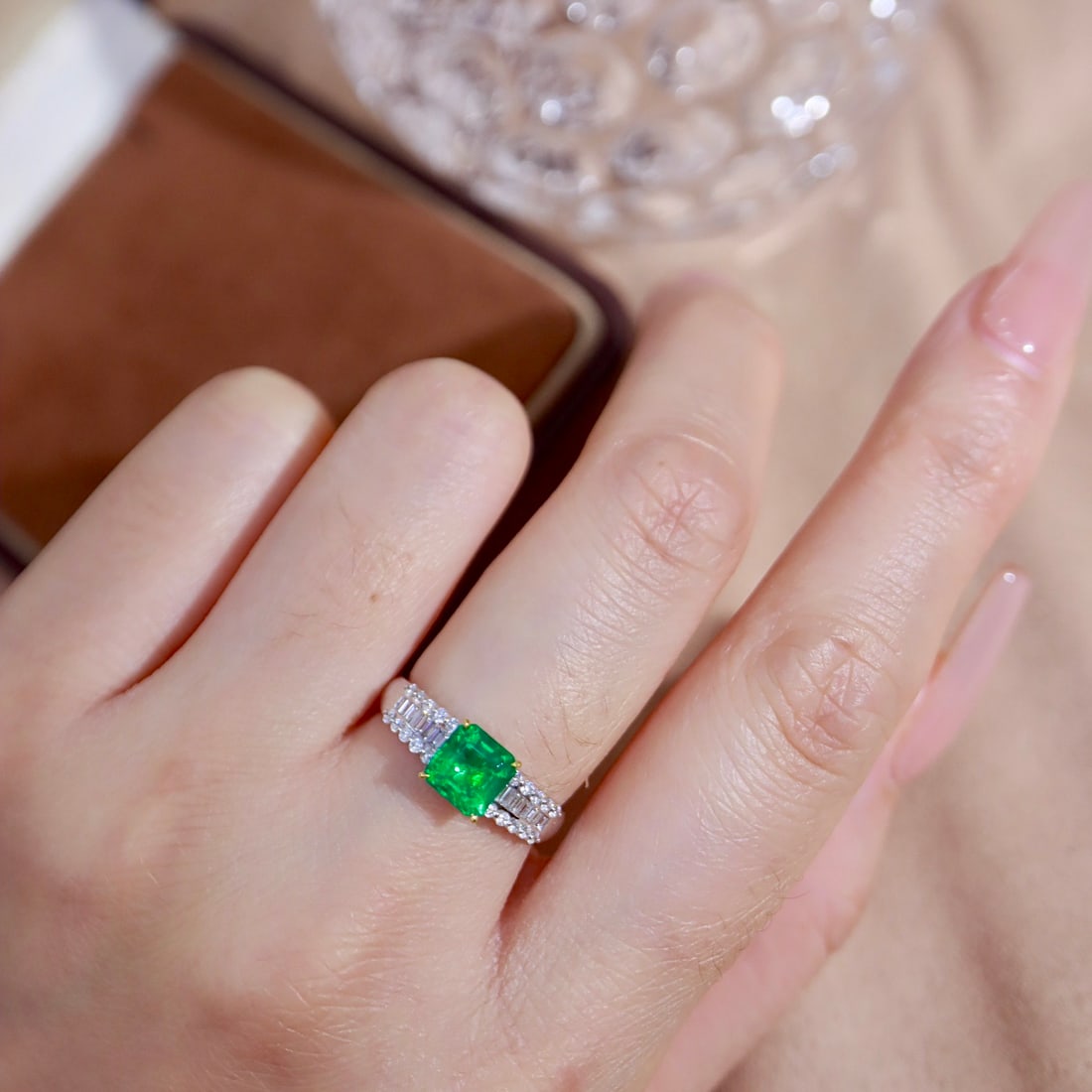 14k Gold 1.31 Ctw Vivid Green Natural Emerald & Diamond Ring - 4