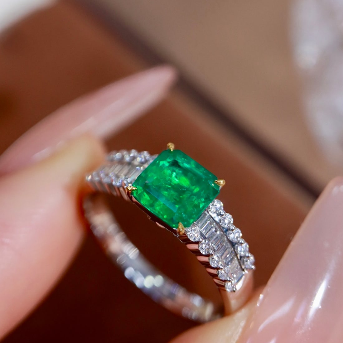14k Gold 1.31 Ctw Vivid Green Natural Emerald & Diamond Ring - 6