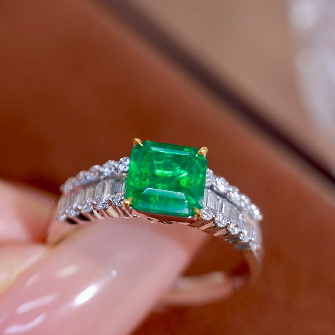 14k Gold 1.31 Ctw Vivid Green Natural Emerald & Diamond Ring - 8