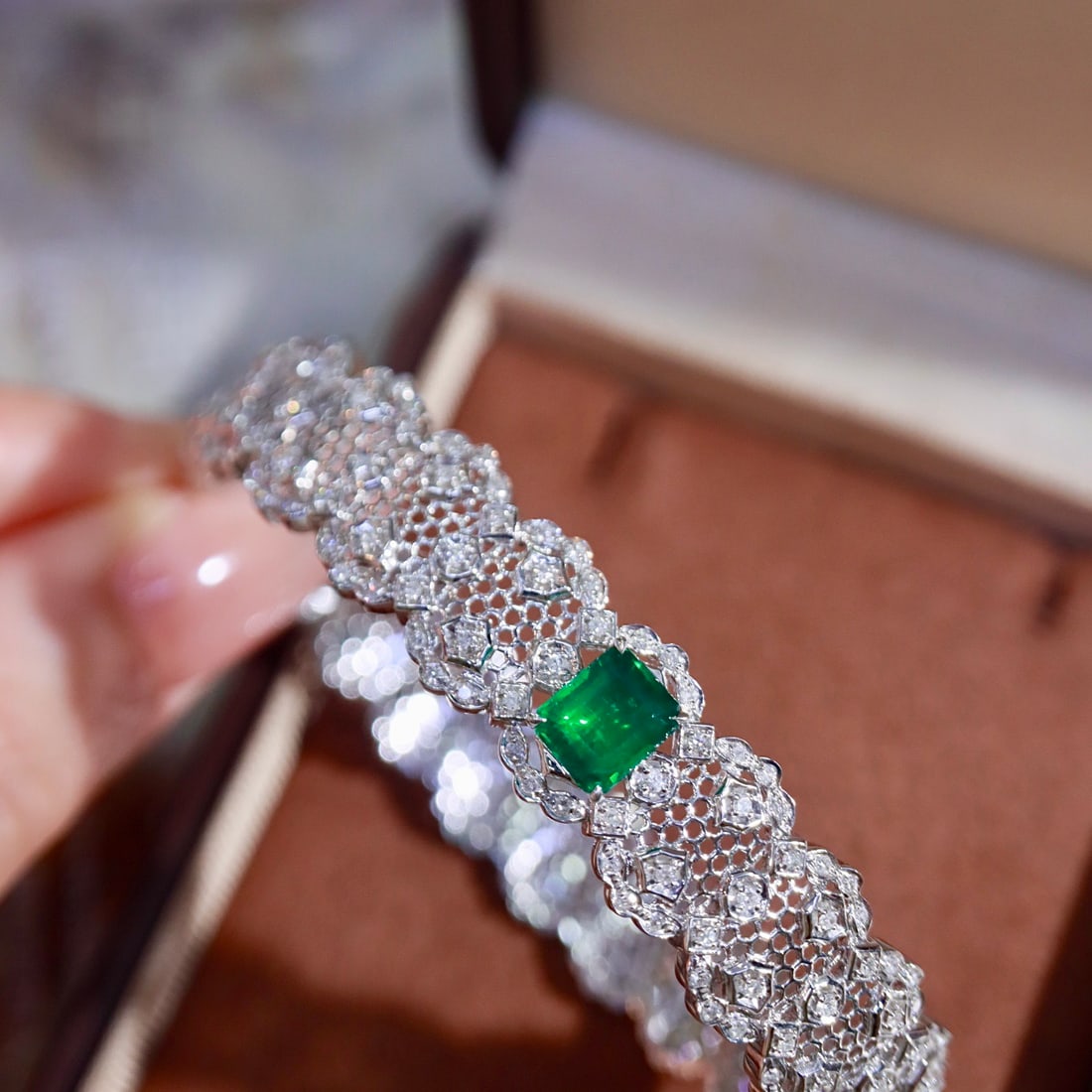 14k Gold 2.34 Ctw Vivid Green Natural Emerald & Diamond Bangle: Ref:231108101 // gold content:14k gold // main gemstone:emerald // shape:octagonal // carat weight:1. 13ct // color:vivid green // treatment:natural // // adjacent gemstone 2 : diamond //