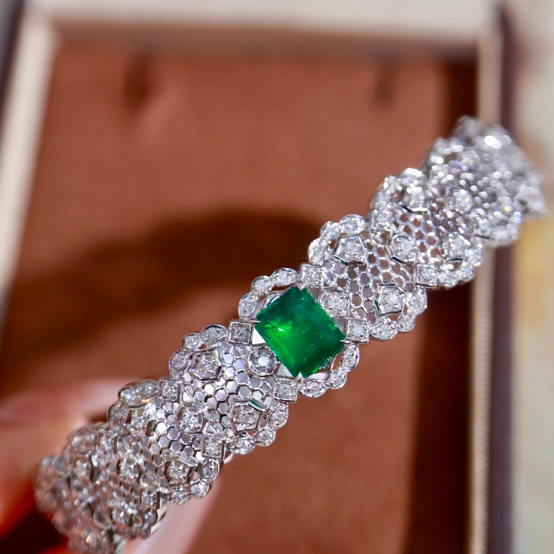 14k Gold 2.34 Ctw Vivid Green Natural Emerald & Diamond Bangle - 2