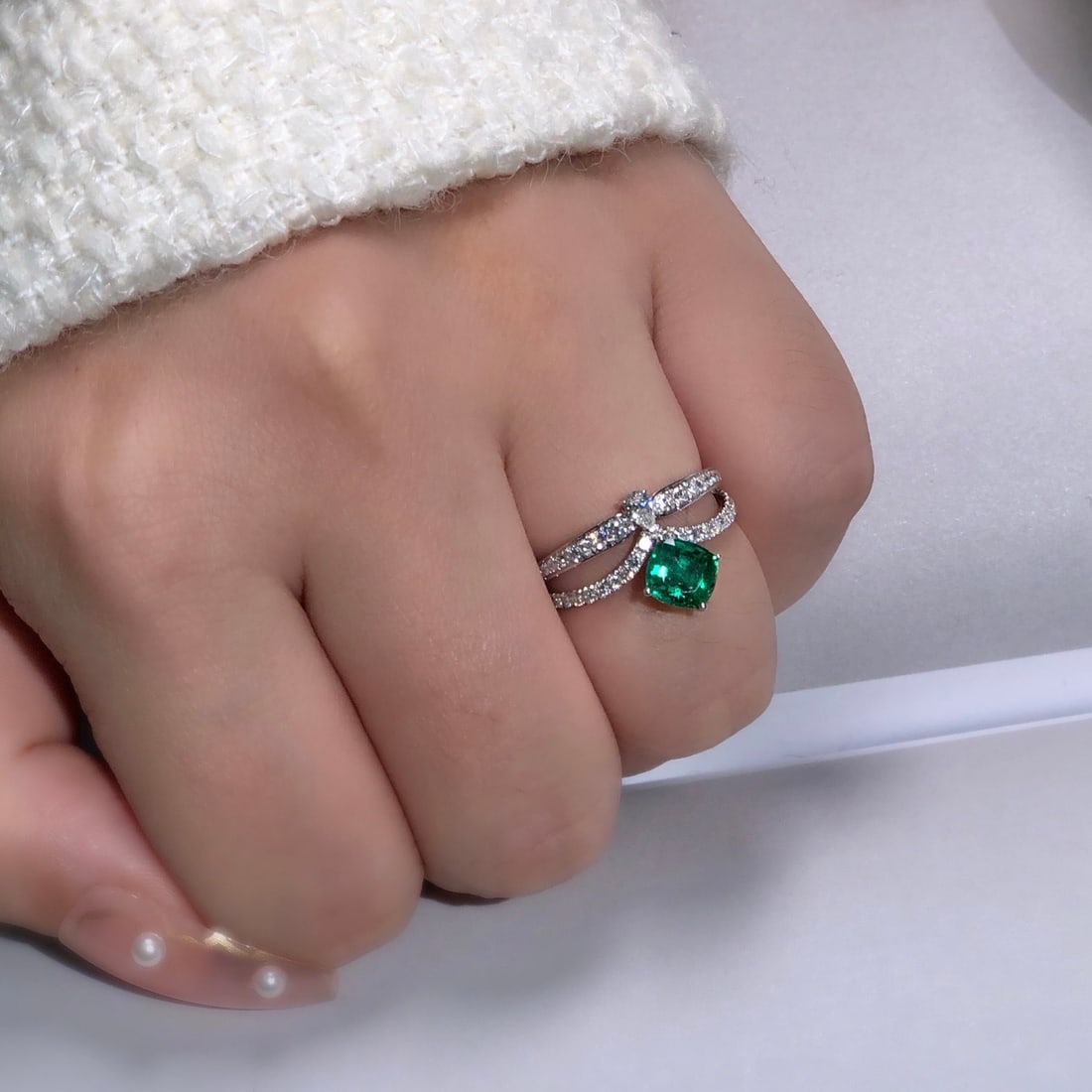 14k Gold 0.95 Ct Vivid Green Natural Emerald & Diamond Ring - 3