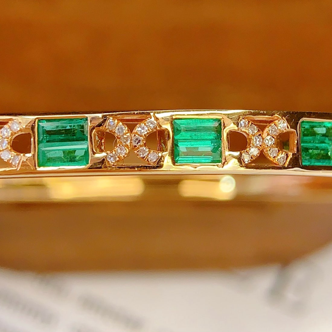 14k Gold 2 Ct Natural Emerald & Diamond Bangle - 4