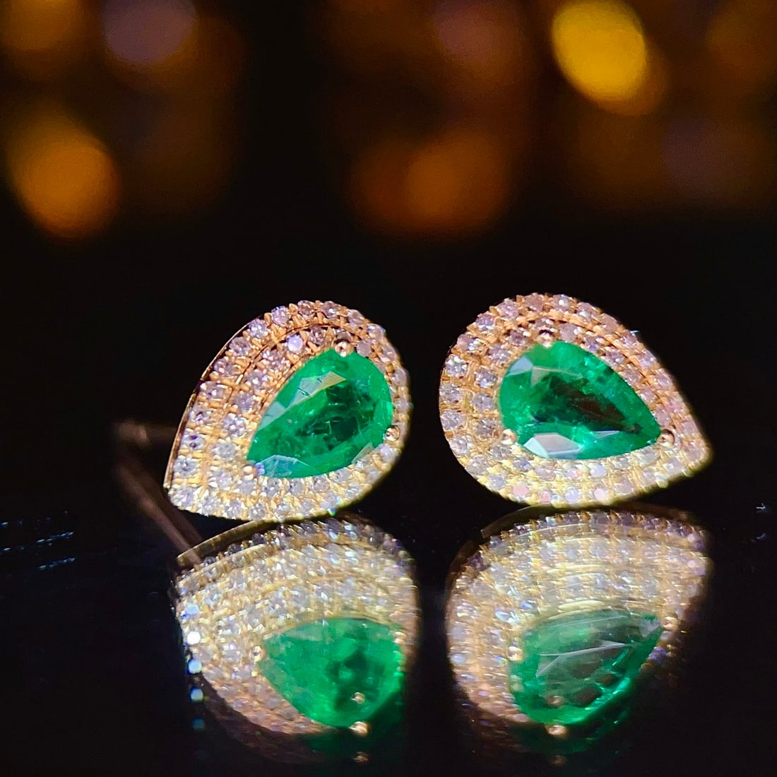 14k Gold 0.71 Ct Vivid Green Natural Emerald & Diamond Earrings - 3