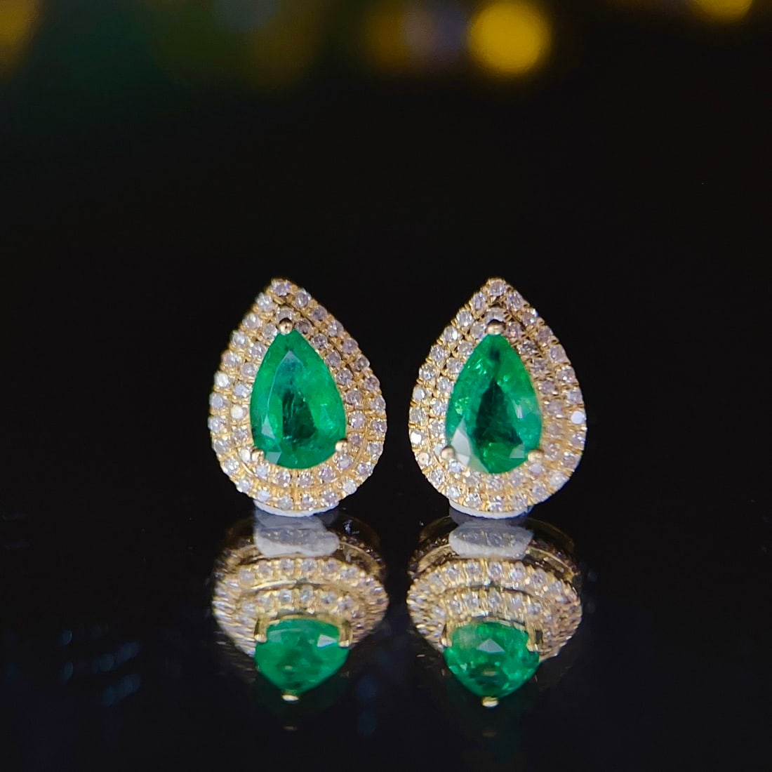 14k Gold 0.71 Ct Vivid Green Natural Emerald & Diamond Earrings - 4