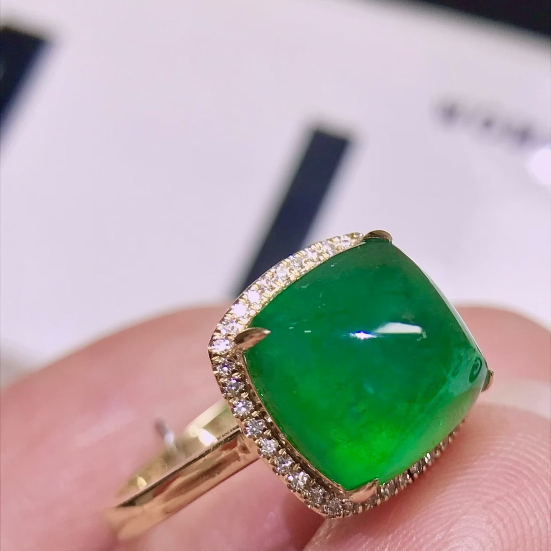 14k Gold 5.1 Ct Vivid Green Natural Emerald & Diamond Ring - 2