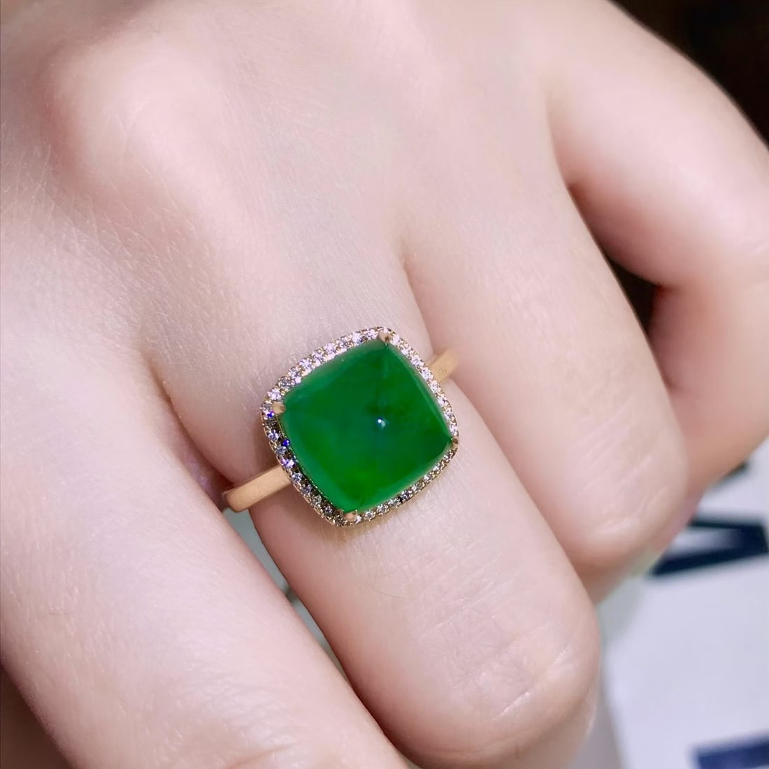 14k Gold 5.1 Ct Vivid Green Natural Emerald & Diamond Ring - 4