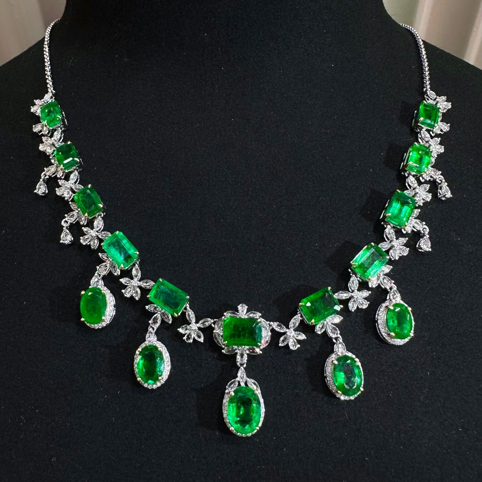 14k Gold 13.25 Ct Vivid Green Natural Emerald & Diamond & Sapphire Necklace (1 of 5)