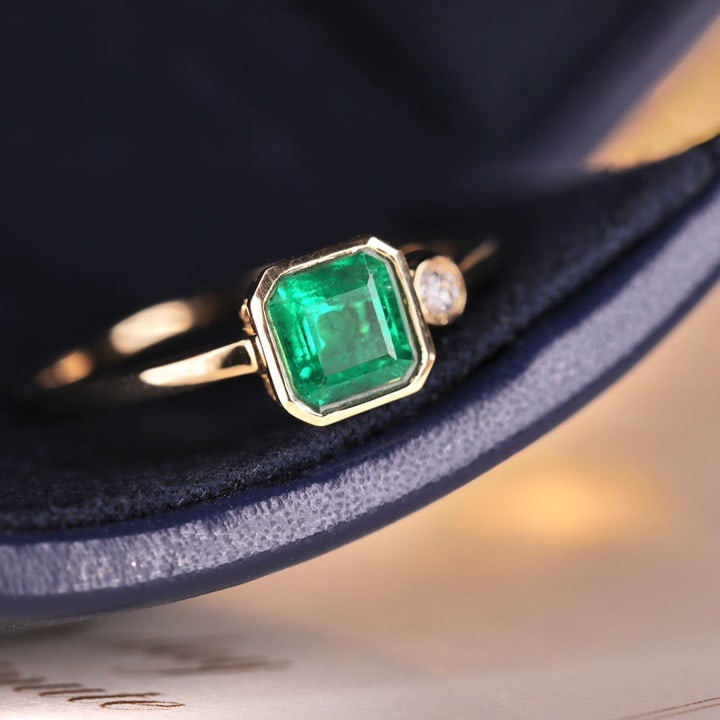 14k Gold 0.6 Ct Vivid Green Natural Emerald & Diamond Ring - 2