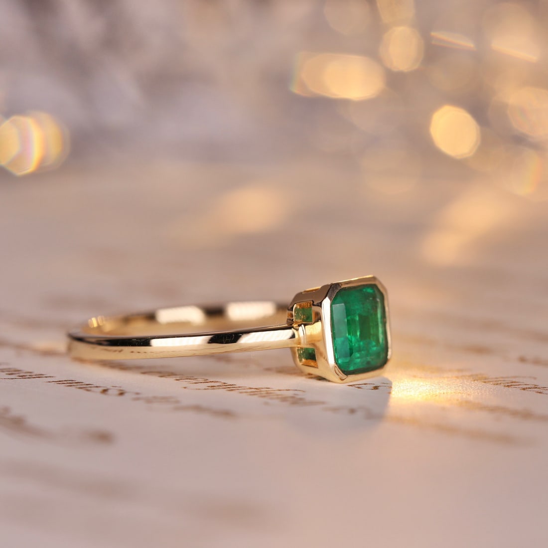 14k Gold 0.6 Ct Vivid Green Natural Emerald & Diamond Ring - 8