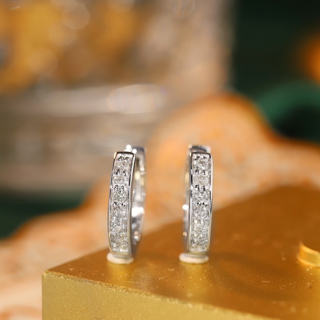 14k Gold 0.18 Ct Natural H Diamond Earrings: Ref:231108130 // gold content:14k gold // main gemstone:diamond // shape:round // carat weight:0. 18ct // clarity grade:vs-si // color:h // treatment:natural // cut grade:g // Low Estimate: 1400High