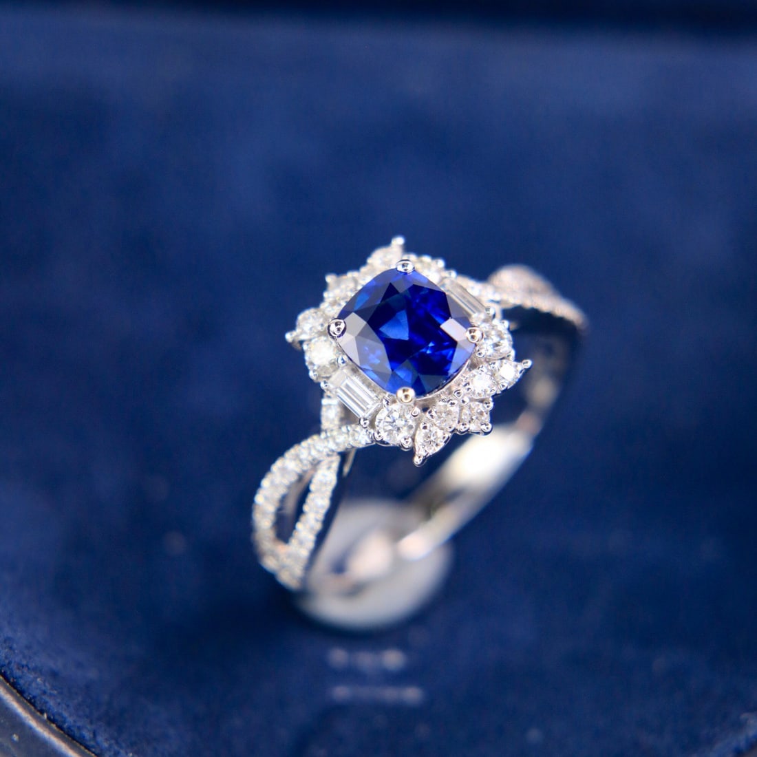 14k Gold 1.75 Ctw Natural Sapphire & Diamond Ring - 4